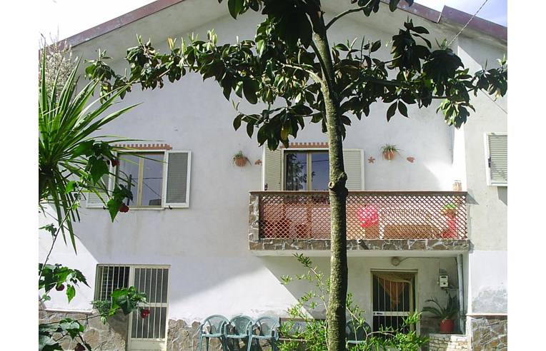 casa indipendente in vendita a Teano