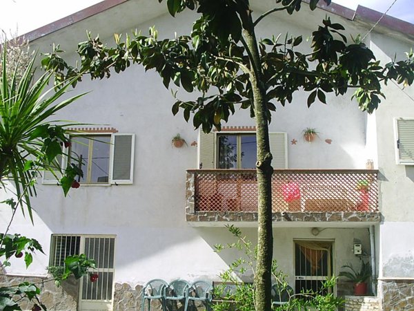 casa indipendente in vendita a Teano