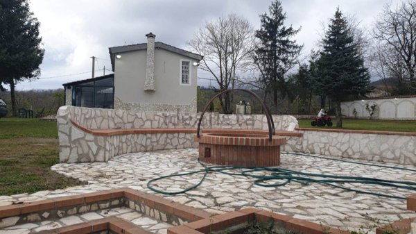 casa indipendente in vendita a Teano in zona Cappelle