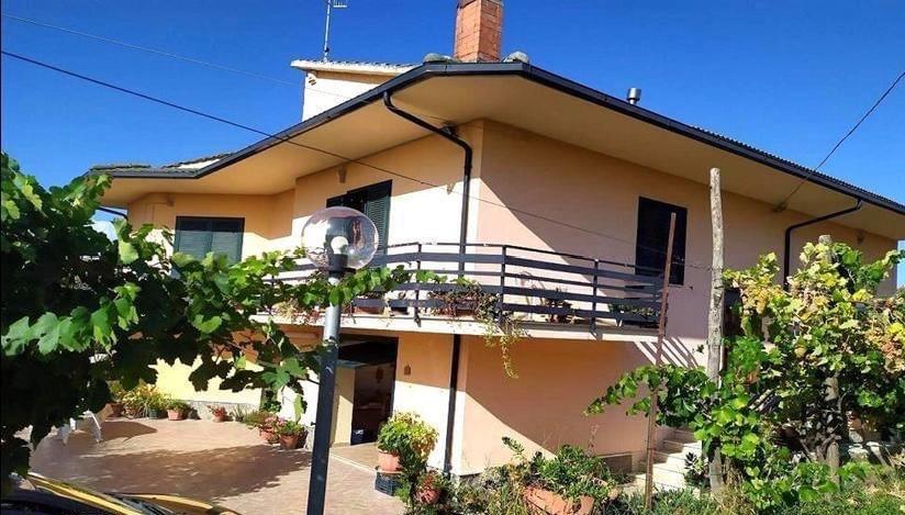 casa indipendente in vendita a Teano