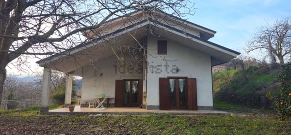 casa indipendente in vendita a Teano