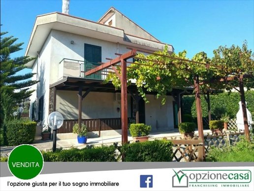 casa indipendente in vendita a Teano