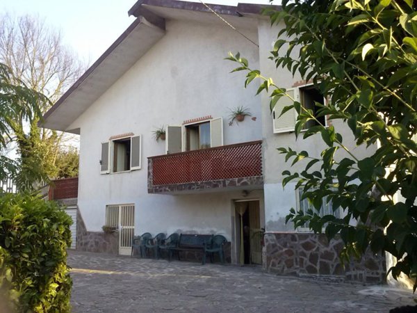 casa indipendente in vendita a Teano