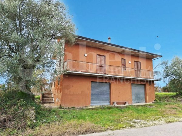casa indipendente in vendita a Teano