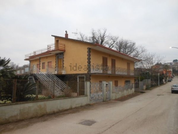 casa indipendente in vendita a Teano in zona Fontanelle
