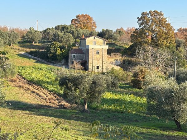 casale in vendita a Teano