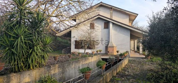 casa indipendente in vendita a Teano