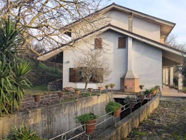 casa indipendente in vendita a Teano