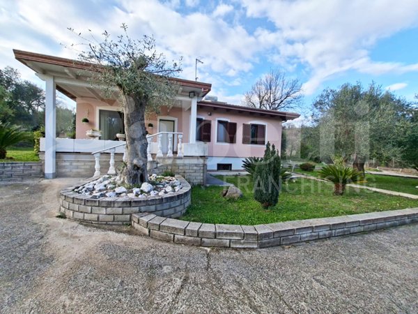 casa indipendente in vendita a Teano