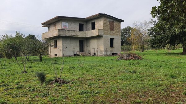 casa indipendente in vendita a Teano