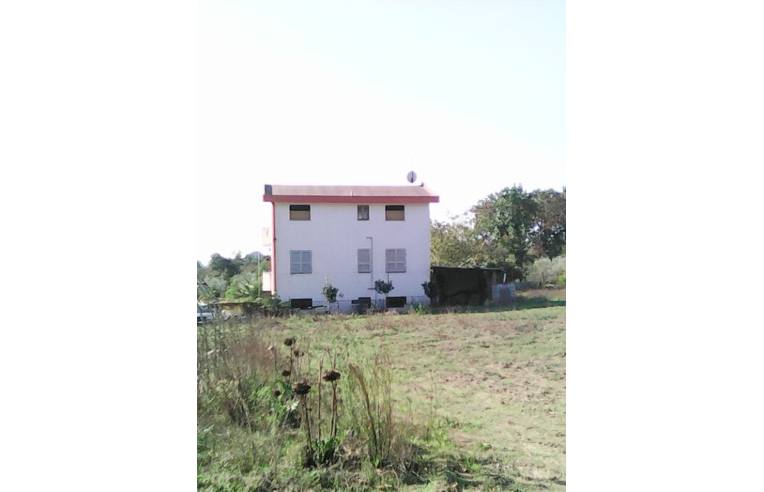 intera palazzina in vendita a Teano