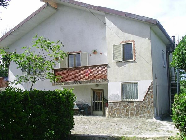 casa indipendente in vendita a Teano