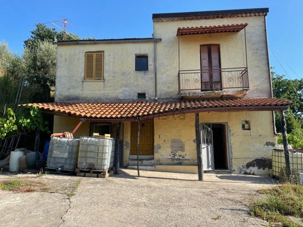 quadrivano in vendita a Teano