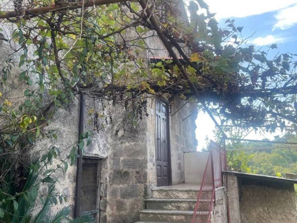 casa indipendente in vendita a Teano in zona Carbonara