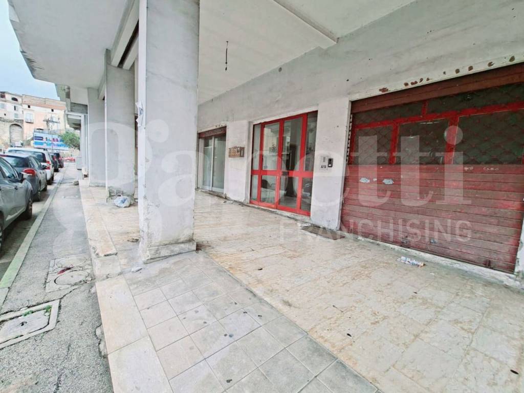 negozio in vendita a Teano