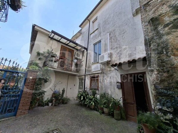 casa indipendente in vendita a Teano