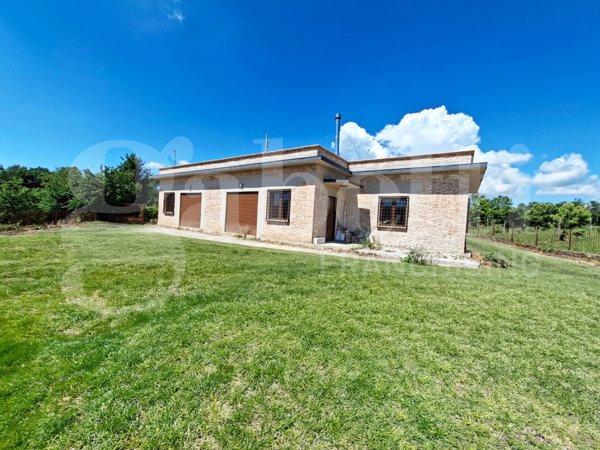 casa indipendente in vendita a Teano