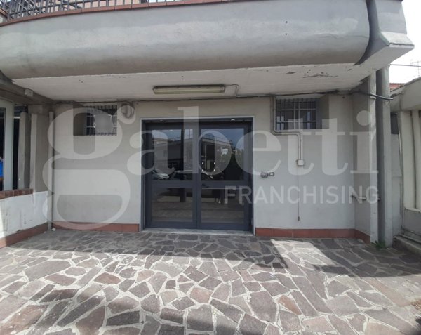 negozio in vendita a Teano in zona Teano Scalo