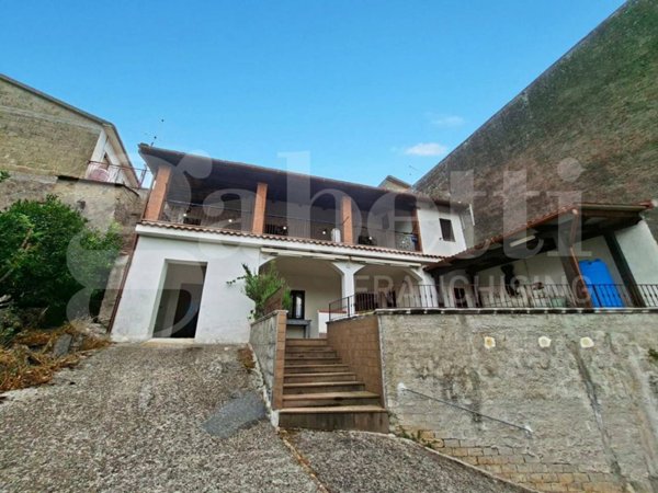 casa indipendente in vendita a Teano