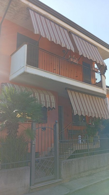 casa indipendente in vendita a Teano