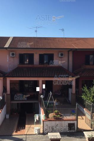 casa indipendente in vendita a Teano in zona Maiorisi