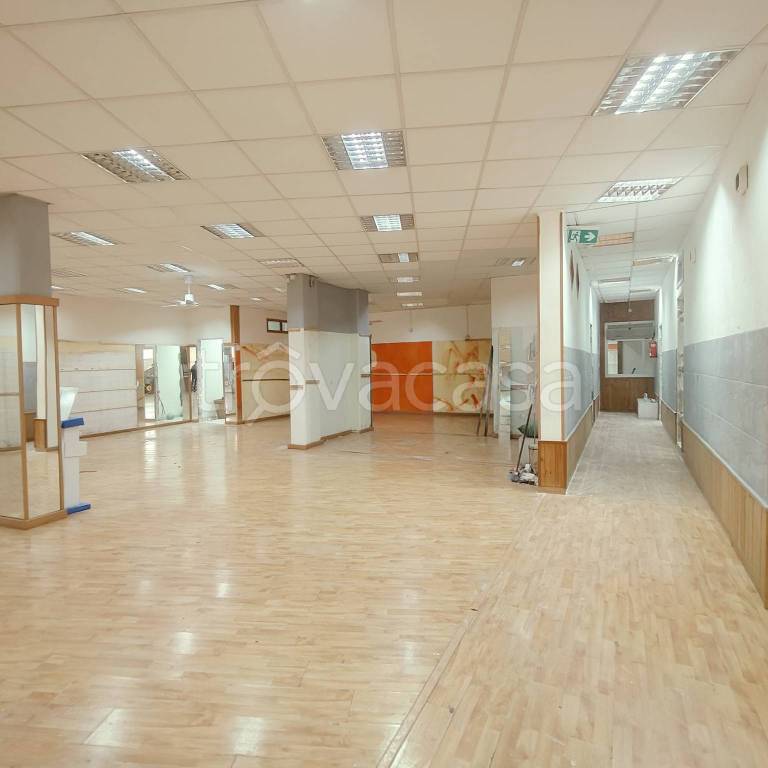 negozio in vendita a Teverola