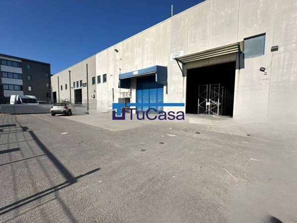 locale commerciale in vendita a Teverola