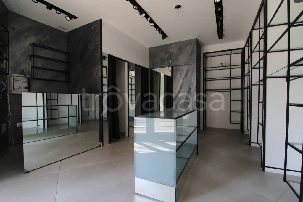 negozio in vendita a Teverola