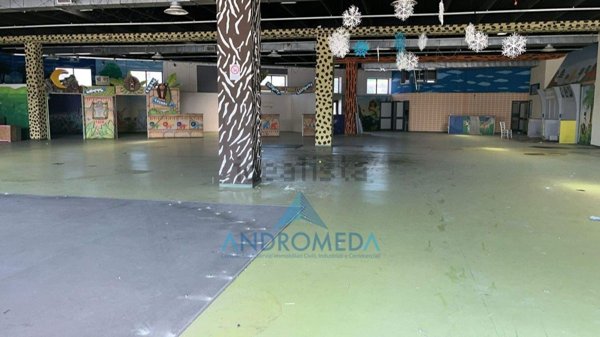 locale commerciale in vendita a Teverola