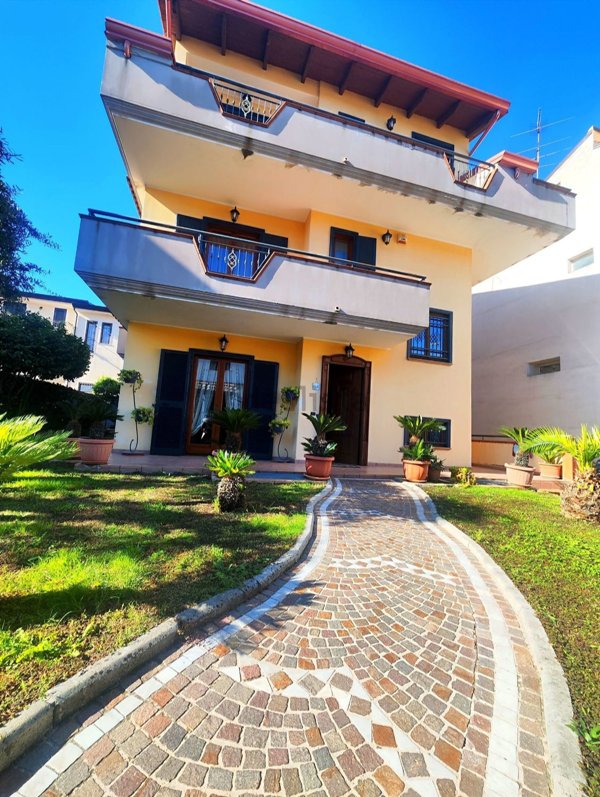 casa indipendente in vendita a Teverola