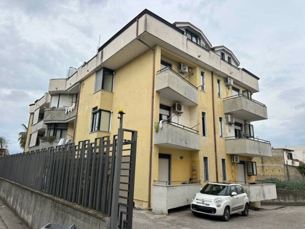 intera palazzina in vendita a Teverola