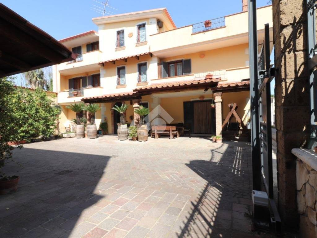 casa indipendente in vendita a Teverola