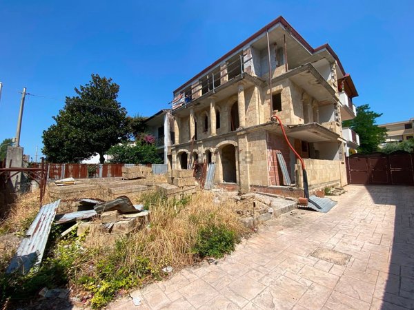 casa indipendente in vendita a Teverola