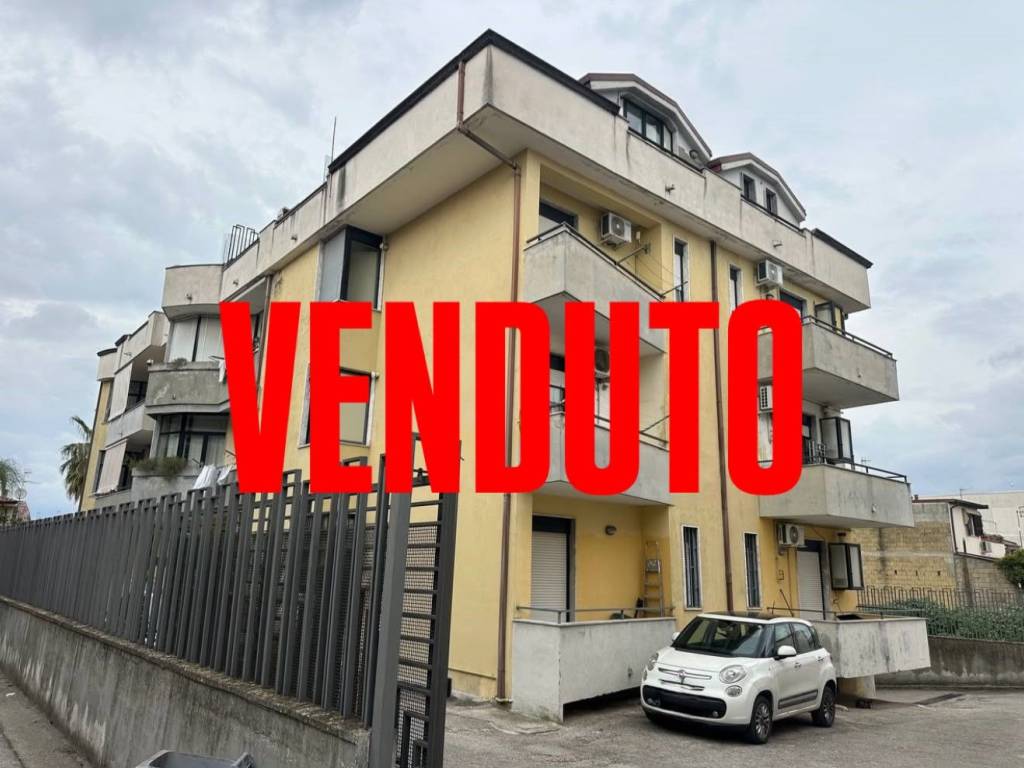 intera palazzina in vendita a Teverola