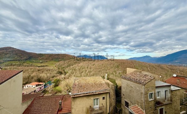 quadrivano in vendita a Tora e Piccilli