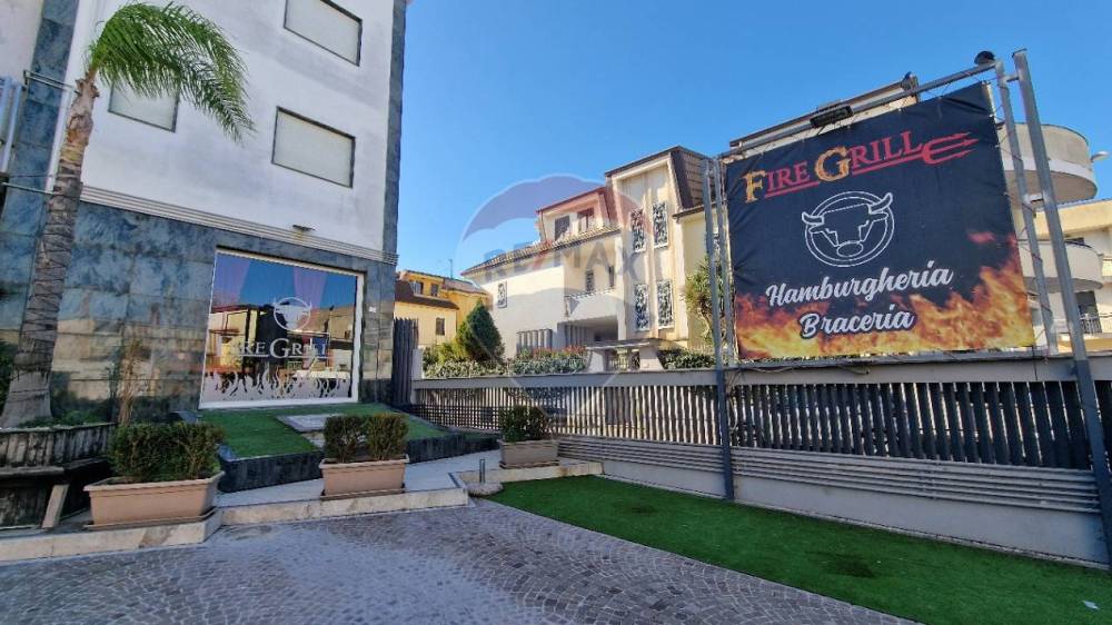 locale commerciale in vendita a Trentola Ducenta