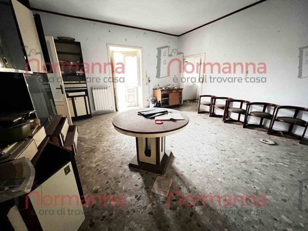 intera palazzina in vendita a Trentola Ducenta