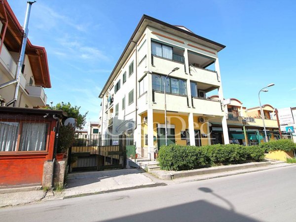 locale commerciale in vendita a Trentola Ducenta