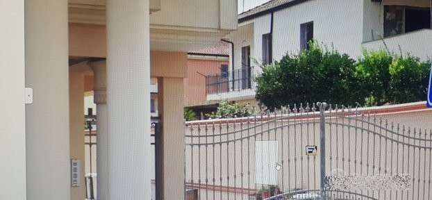 locale commerciale in vendita a Trentola Ducenta