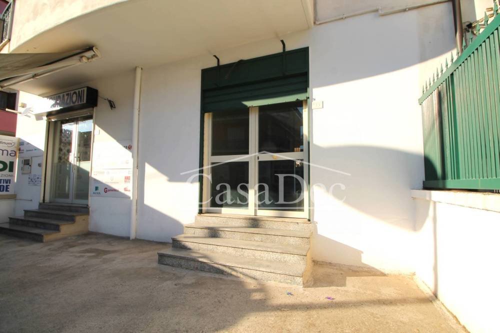 negozio in vendita a Trentola Ducenta