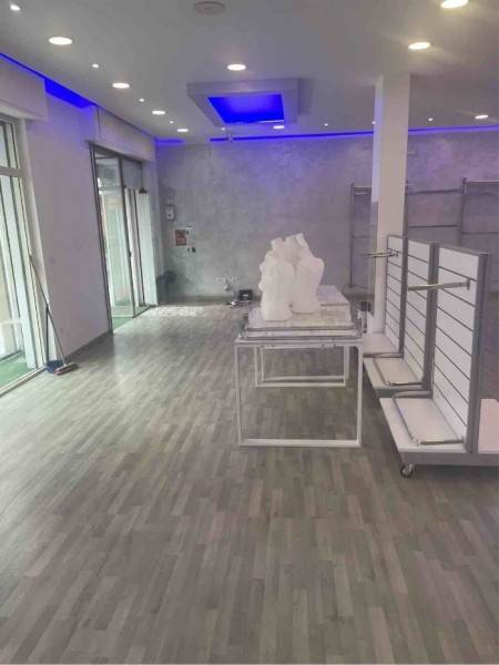 negozio in vendita a Trentola Ducenta