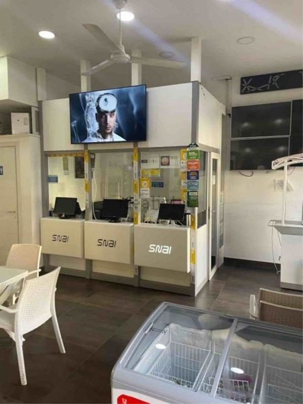 negozio in vendita a Trentola Ducenta