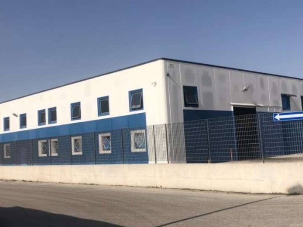 locale commerciale in vendita a Trentola Ducenta