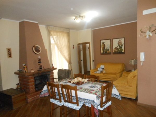 casa indipendente in vendita a Vairano Patenora in zona Vairano Scalo