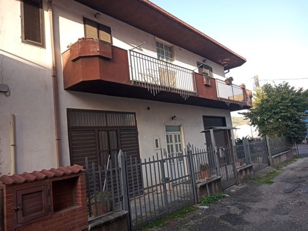 casa indipendente in vendita a Vairano Patenora in zona Vairano Scalo