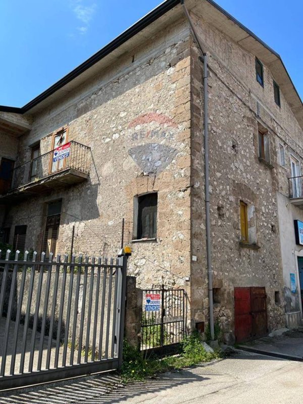 casa indipendente in vendita a Vairano Patenora