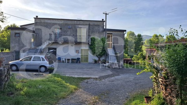 casa indipendente in vendita a Vairano Patenora