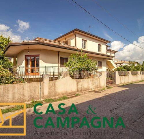casa indipendente in vendita a Vairano Patenora