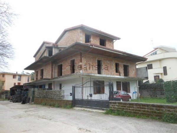 casa indipendente in vendita a Vairano Patenora in zona Vairano Scalo