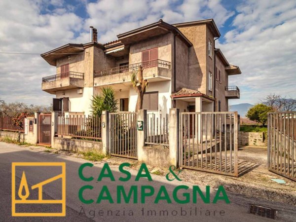 casa indipendente in vendita a Vairano Patenora